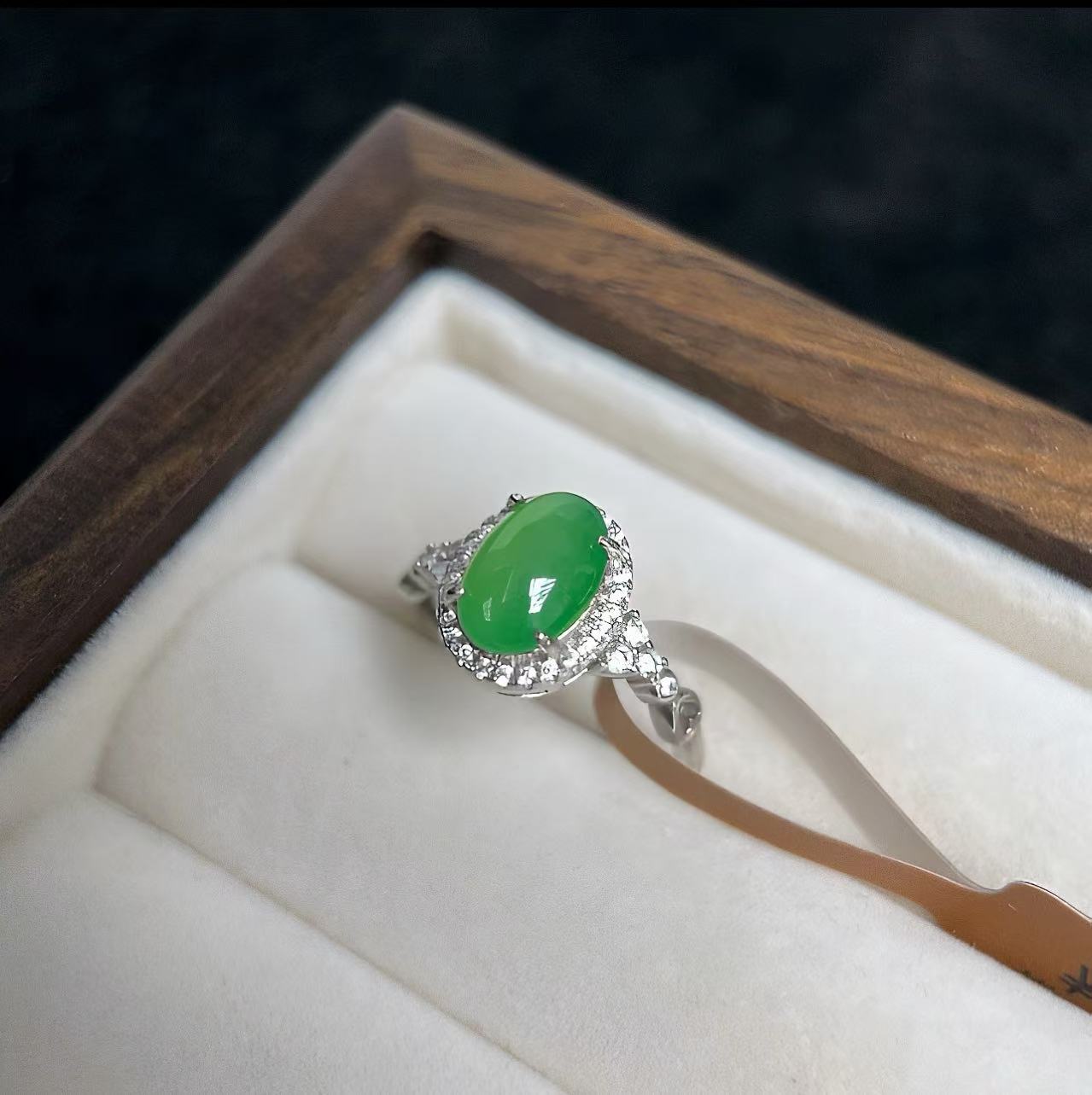 007 jadeite ring