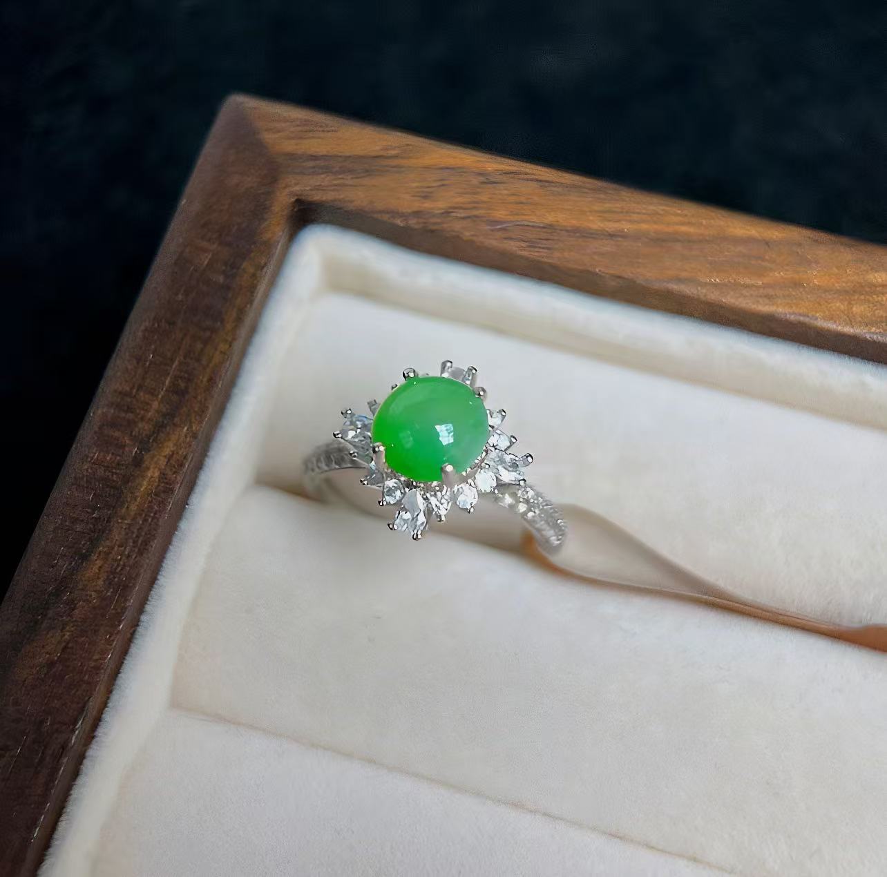 004 jadeite ring